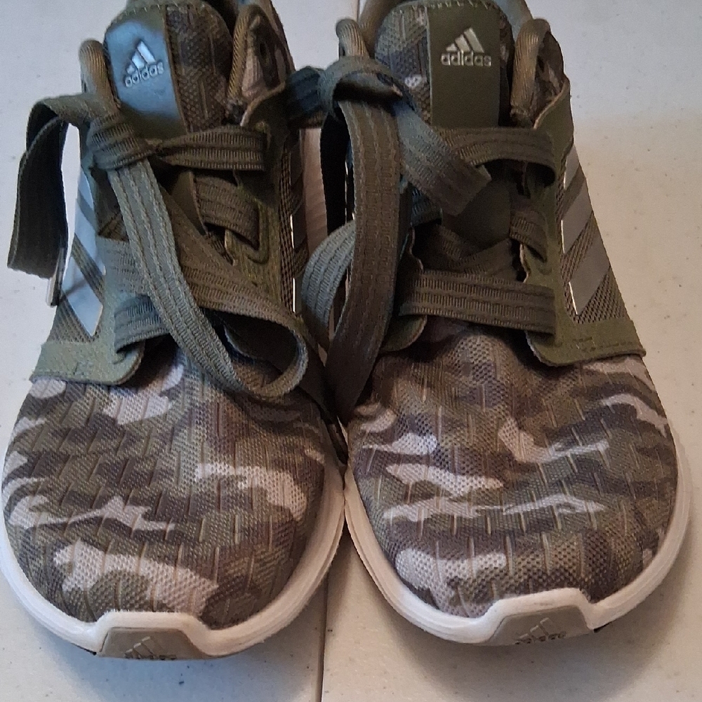 Adidas Green Athletic Shoes with Lace-Up Design - Picture 6 of 7